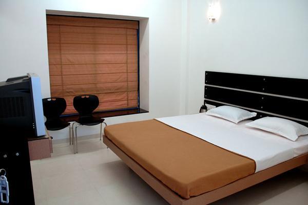 Hotel Manmandir Executive Aurangabad  Bagian luar foto